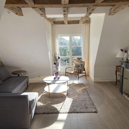 La Grande Carree Bed & Breakfast Saint-Cyr-sur-Loire Exterior photo